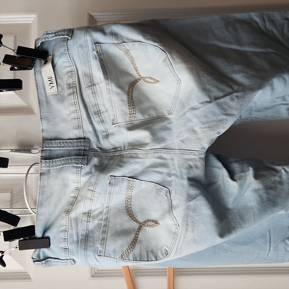 Light wash jeans - Picture 2 of 6